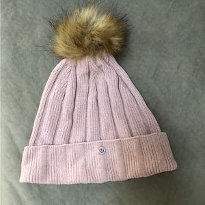 Lululemon hat with Pom pom NEW